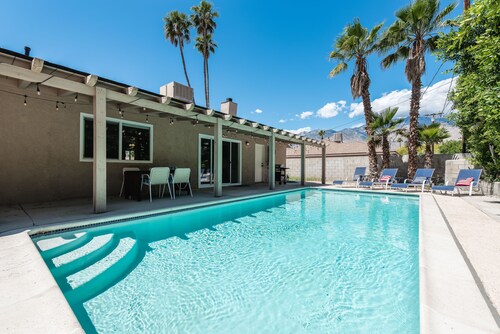 Private Heated Pool • Stylish Palm Springs Retreat-Permit #4243
