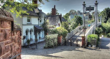 Beautiful period cottage, exceptional riverside location in the heart of Chester