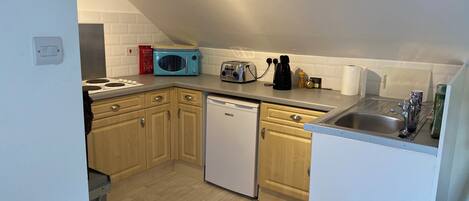 Fridge, microwave, stovetop, dishwasher