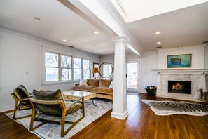 Televisión y chimenea 