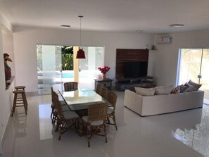 Interior - Happy House - welcome!  (Lot. Costa do Sol)