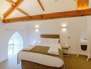 3 bedrooms, bed sheets - Behind the beautiful arched door way is the luxurious interior of Church Manor. (Carlton in Coverdale, near Leyburn)