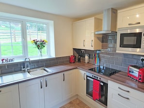 Dishwasher, freezer - 2 bedroom accommodation in Colby, near Appleby-in-Westmorland (Colby, near Appleby-in-Westmorland)
