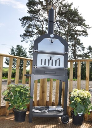 Property grounds - Cosy Country Cottage in Burns Country, close to the Ayrshire Beaches (Hurlford)