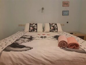 3 bedrooms, free WiFi - Special Events Guests Apartment (Pardess Hannah)