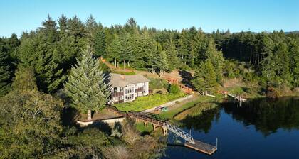 Redwood Guesthouse- Charm on lake & 5 min to beach