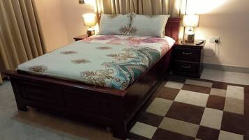 1 habitación, tabla de planchar con plancha, wifi y ropa de cama