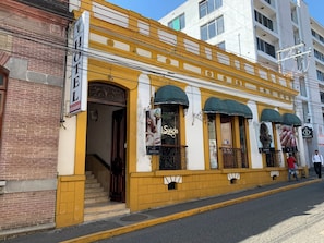 숙박 시설 정면