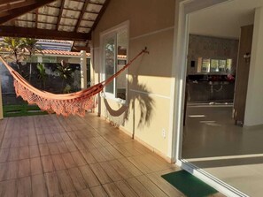 Terrace/patio - House with Swimming Pool Cond. Close to Barra de Jacuípe/Guarajuba Beach (Camaçari)