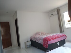 3 bedrooms, free WiFi, wheelchair access - House with Pool in Gated Community Closed. Near Barra de Jacuípe/Guarajuba Beach. (Camaçari)