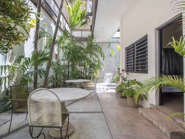 Courtyard - Hotel Colimense (Acapulco)