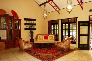 Lobby - OYO 604 Cemara S Homestay (Batu)