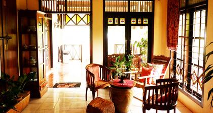 OYO 604 Cemara S Homestay