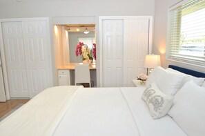 4 habitaciones, tabla de planchar con plancha, wifi y ropa de cama 