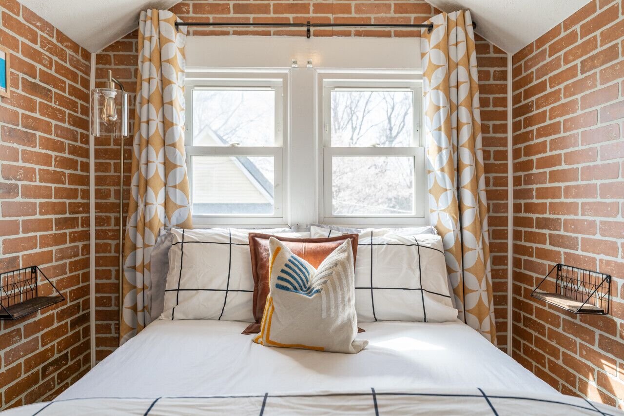 1 habitación, escritorio, tabla de planchar con plancha y wifi 