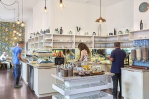 تناول الطعام