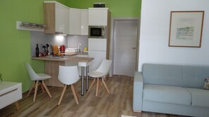 Deluxe Apartment (1) | Private kitchen | Full-sized fridge, microwave, stovetop, dishwasher - Apartments RA (Primosten)