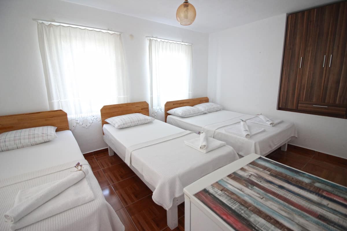 SÀngtillbehör av högsta kvalitet, minibar, gratis wi-fi och sÀngklÀder