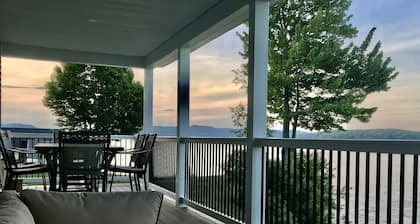 AMAZING! LAKESHORE HOME w/DOCK; Sleeps 7