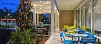 Home2 Suites Naples I-75 Pine Ridge Road, FL