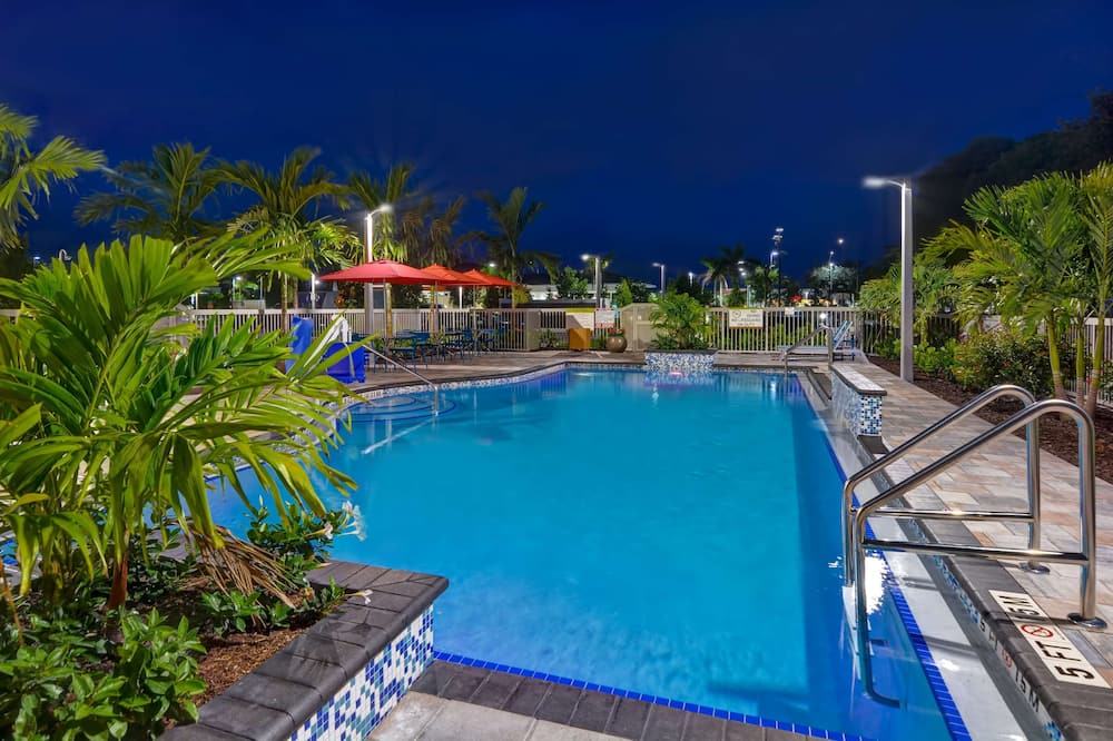 Home2 Suites Naples I-75 Pine Ridge Road, FL