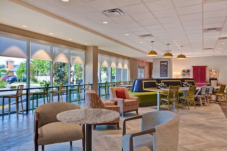 Lobby. Home2 Suites Naples I-75 Pine Ridge Road, FL