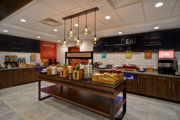 Free daily buffet breakfast - Hampton Inn Pleasant View, TN (Pleasant View)