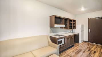 Full-sized fridge, microwave, stovetop