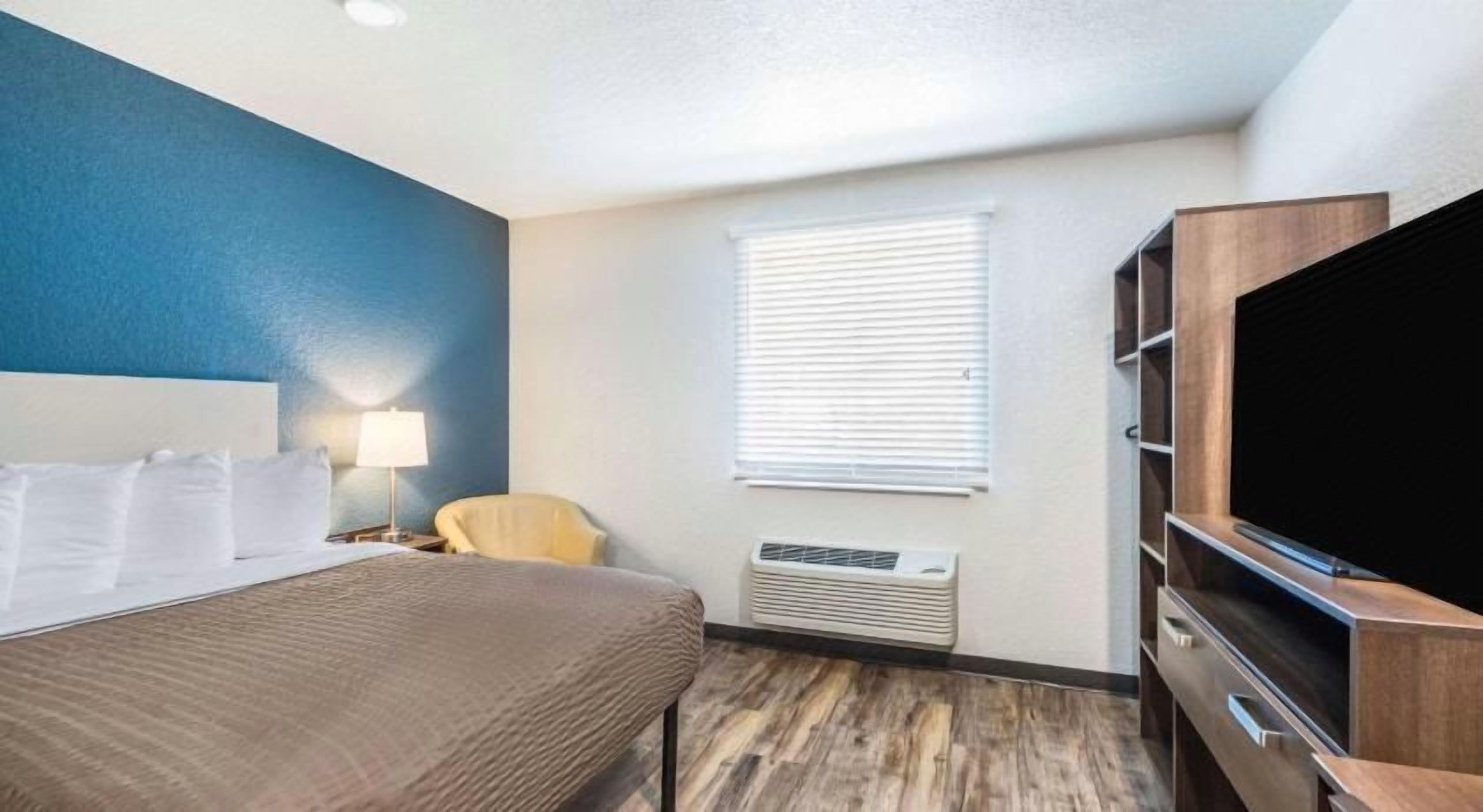 Desk, free WiFi, bed sheets