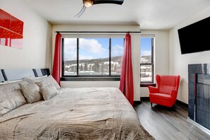 4 bedrooms, premium bedding, desk, iron/ironing board