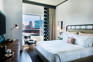 Hypo-allergenic bedding, in-room safe, desk, laptop workspace - The Casso, Raleigh, a Tribute Portfolio Hotel (Raleigh)