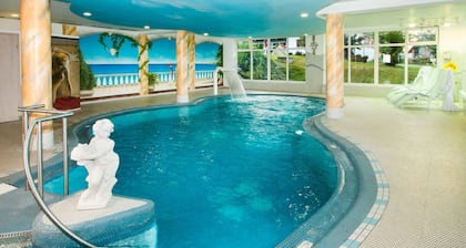 Angenehme Wohnung für 4 Leute mit Whirlpool, Pool, W-LAN, TV und Terrasse