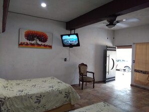 8 bedrooms, internet