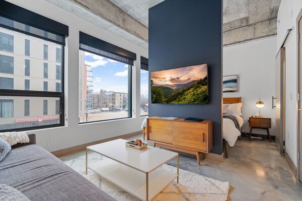 Free WiFi, bed sheets - MINNeSTAY* Sable 203 | North Loop | Target Center (Minneapolis)