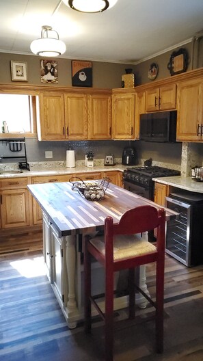 Fridge, microwave, oven, stovetop - Rydell House - Spacious, elegant Craftsman style you will call home (Superior)