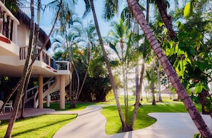 Habitación, vista al jardín | Sábanas de algodón egipcio, ropa de cama de alta calidad y edredón