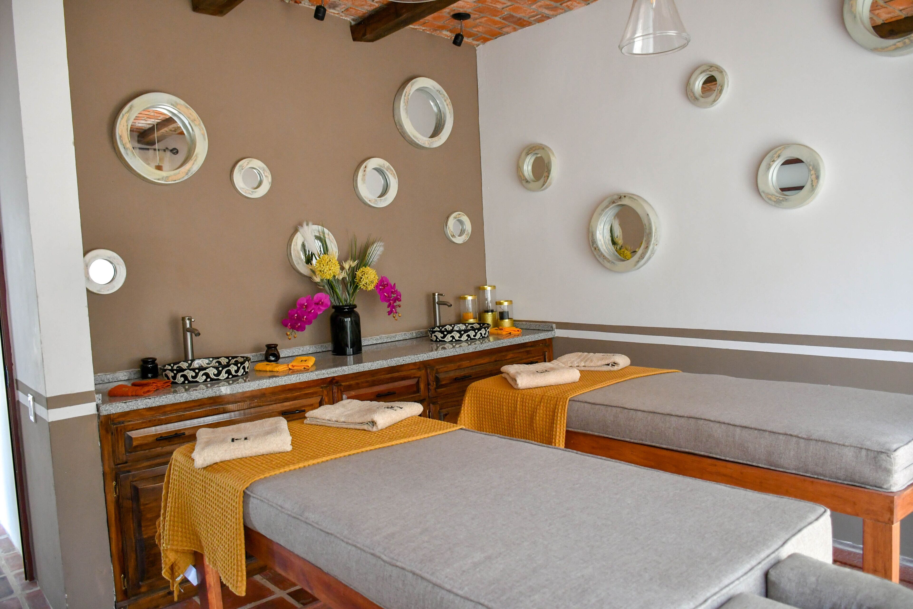 couples treatment room(s), massages