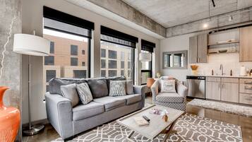 Televisión y chimenea