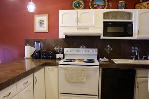 Fridge, microwave, oven, stovetop - Marina Pinacate 306 Sandy Cove Refuge Wonderful Ocean View Condo (Puerto Peñasco)