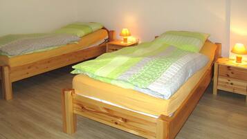 2 Schlafzimmer, Reisekinderbett, kostenloses WLAN