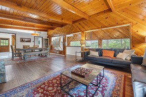 Smart TV, fireplace, DVD player