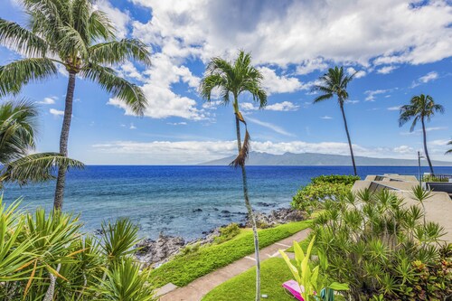 Corner Unit with Panoramic Ocean Views Next to Pool at Napili Point