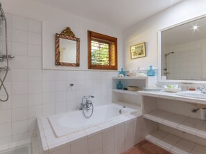 Bathroom - Stunning private villa for 10 people with private pool, A/C, WIFI, TV and terrace (Son Servera)