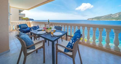 Beautiful apartment for 2 guests with A/C, WIFI, pool, TV and balcony