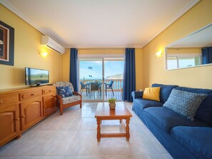 TV - Cosy apartment for 4 people with pool, WIFI, A/C, TV and balcony (Andratx)