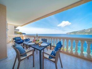 Outdoor dining - Nice apartment for 4 people with WIFI, pool, A/C, TV and balcony (Andratx)