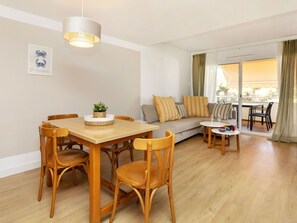 TV - Cosy apartment for 4 guests with WIFI, pool, TV and terrace (Torroella De Montgrí)