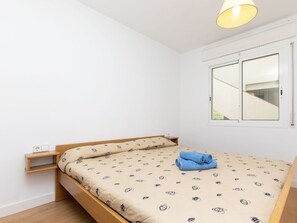 2 bedrooms, travel cot, free WiFi - Nice apartment for 4 people with WIFI, pool, TV and terrace (Torroella De Montgrí)