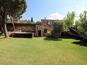 Exterior - Wonderful private villa with private pool, A/C, WIFI, TV, terrace, pets allowed and panoramic view (Pals)