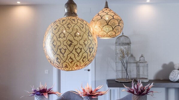 Two ornate hanging lamps with intricate patterns, a birdcage, and decorative vases with succulents on a shelf. - Villa Lourdes Alhaurín de la Torre by Ruralidays (Málaga)